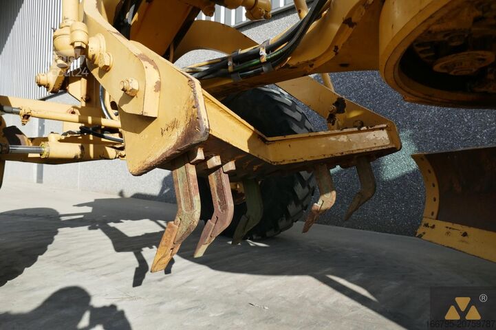 Równiarka Caterpillar 135H