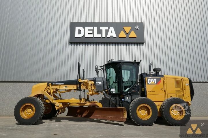 Równiarka Caterpillar 12M3