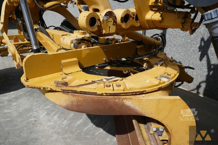 Równiarka Caterpillar 12M3