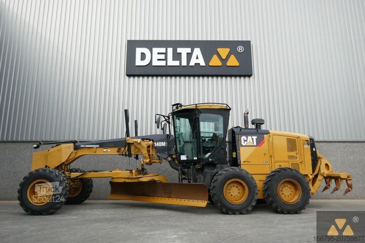 Niveladora Caterpillar 140M2