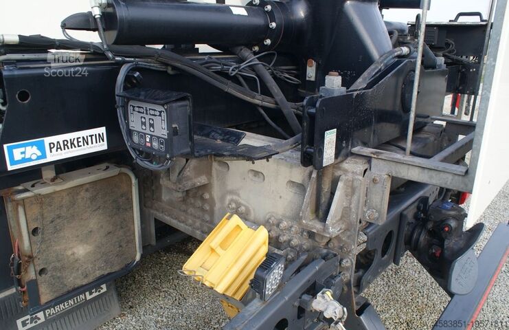 Tovornjak z ravnim naslonom in ponjavo Mercedes-Benz Arocs 2540 Kran Hiab 177K HIPRO