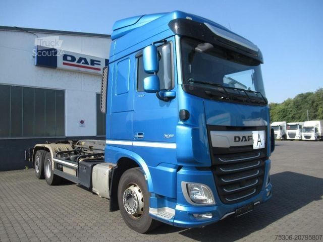 Tovornjak s kavljem za kontejnerje DAF FAN XF 530 SC Abrollkipper