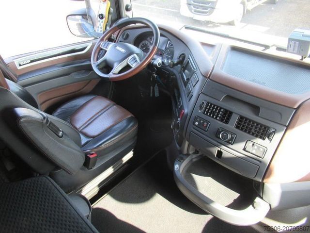 Tovornjak s kavljem za kontejnerje DAF FAN XF 530 SC Abrollkipper