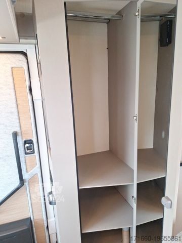 Ημιενσωματωμένο αυτοκινούμενο τροχόσπιτο BÜRSTNER Campeo TD 676 G