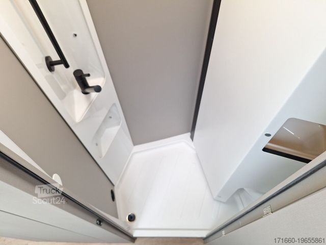 Ημιενσωματωμένο αυτοκινούμενο τροχόσπιτο BÜRSTNER Campeo TD 676 G