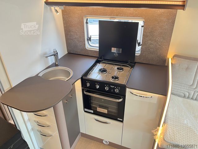 Polintegriran avtodom BÜRSTNER Lyseo TD 684 G 180 PS Automatik