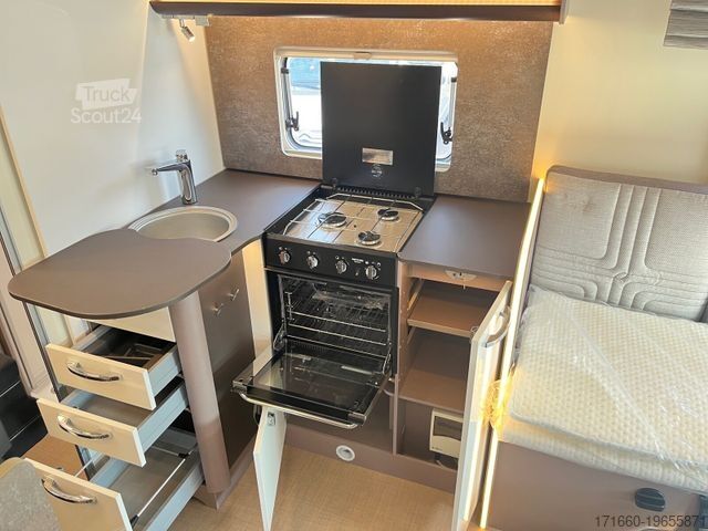 Polintegriran avtodom BÜRSTNER Lyseo TD 684 G 180 PS Automatik