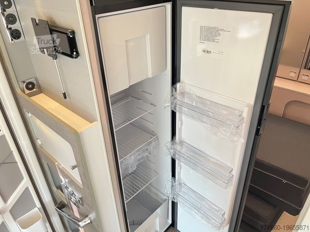 Polintegriran avtodom BÜRSTNER Lyseo TD 684 G 180 PS Automatik