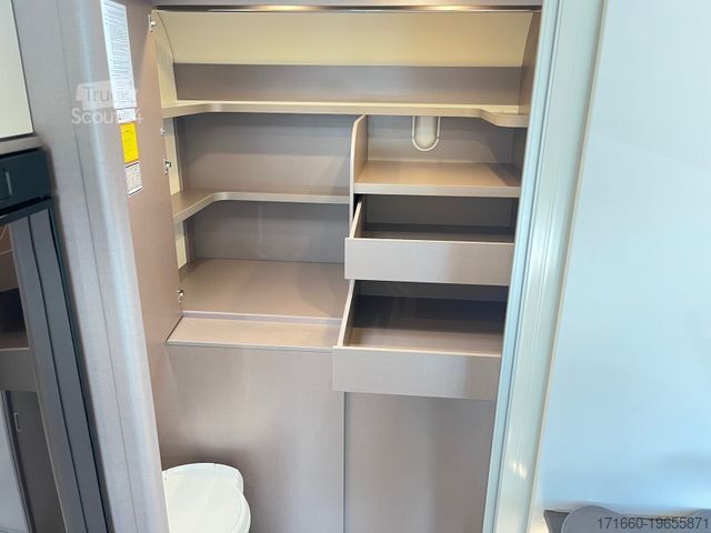 Polintegriran avtodom BÜRSTNER Lyseo TD 684 G 180 PS Automatik