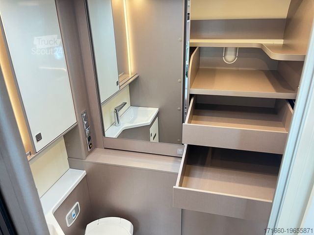 Polintegriran avtodom BÜRSTNER Lyseo TD 684 G 180 PS Automatik