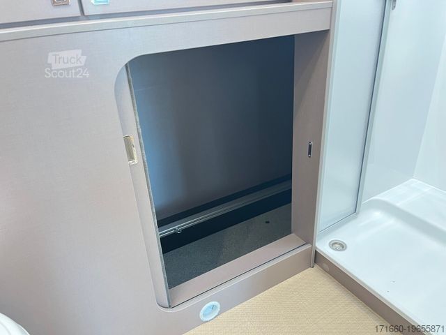 Polintegriran avtodom BÜRSTNER Lyseo TD 684 G 180 PS Automatik