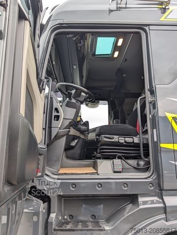 Logging truck MAN TGX 33.510 6X4 Loglift F125 ZT 93