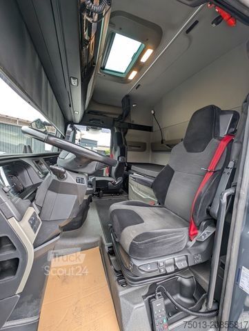 Logging truck MAN TGX 33.510 6X4 Loglift F125 ZT 93