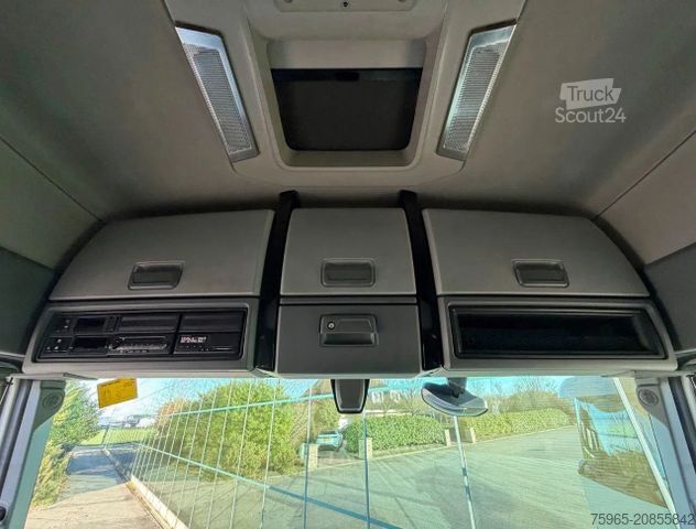 Standard tractor unit RENAULT T460 EURO 6 ONLY 318.000 KM 2X TANKS TOP CONDITI