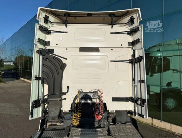 Standard tractor unit RENAULT T460 EURO 6 ONLY 318.000 KM 2X TANKS TOP CONDITI