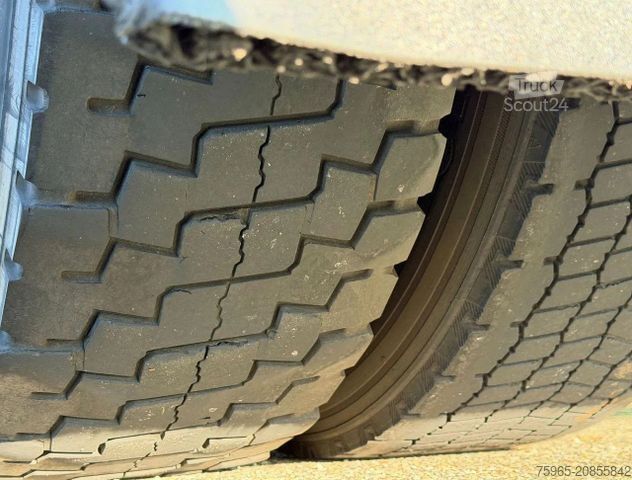 Standard tractor unit RENAULT T460 EURO 6 ONLY 318.000 KM 2X TANKS TOP CONDITI