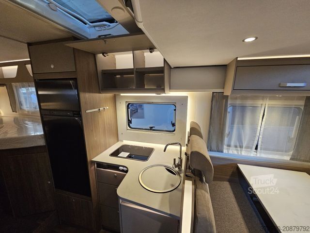 Polintegriran avtodom CARADO T 448 Digital+Safety Paket / 4,4tn