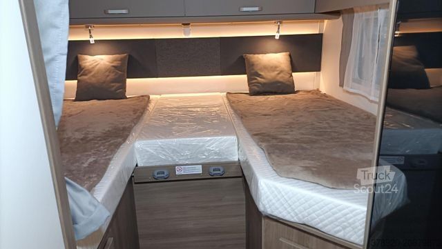 Polintegriran avtodom CARADO T 328 Digital+Safety Paket, 5e Sitzplatz