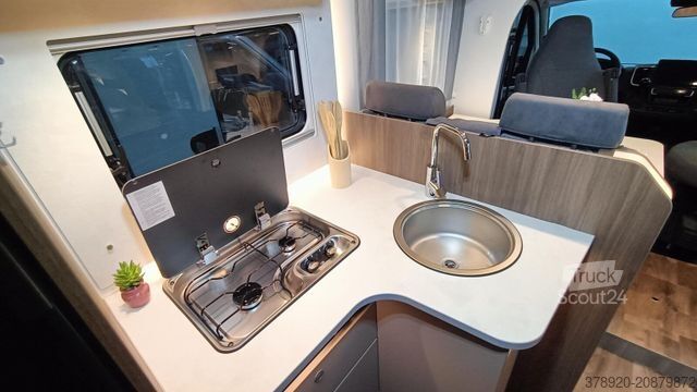 Polintegriran avtodom CARADO T 328 Digital+Safety Paket, 5e Sitzplatz