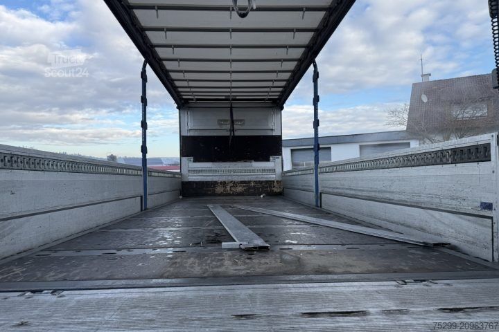 Camion cu platformă și prelată Renault D Wide 18.320 4x2 Plane/HB  / Swiss-Vehicle