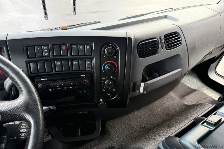 Camion cu platformă și prelată Renault D Wide 18.320 4x2 Plane/HB  / Swiss-Vehicle