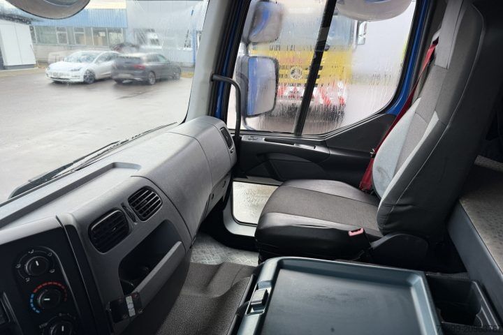 Camion cu platformă și prelată Renault D Wide 18.320 4x2 Plane/HB  / Swiss-Vehicle