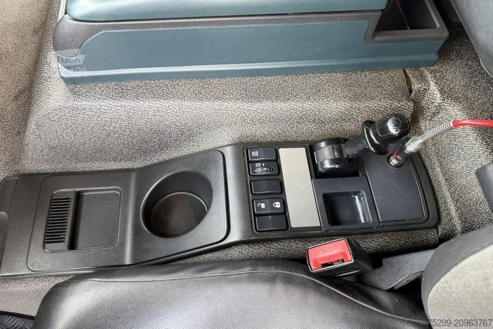 Camion cu platformă și prelată Renault D Wide 18.320 4x2 Plane/HB  / Swiss-Vehicle