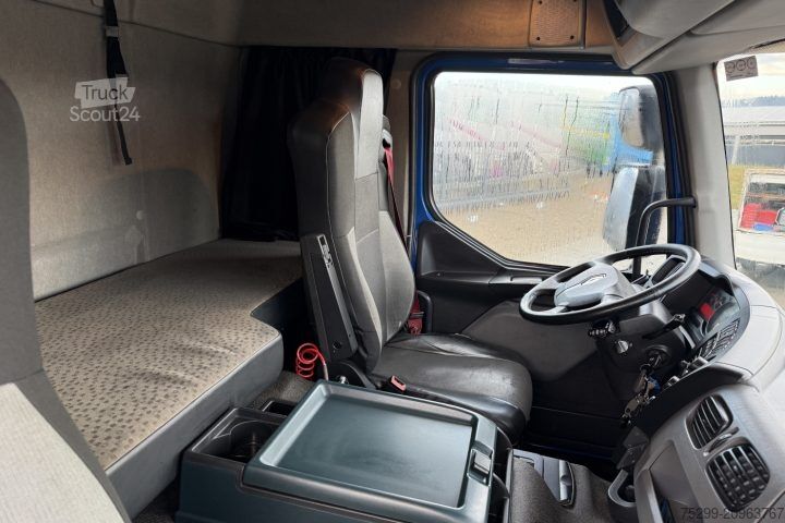 Camion cu platformă și prelată Renault D Wide 18.320 4x2 Plane/HB  / Swiss-Vehicle