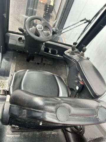 Фронтальний навантажувач вилковий Linde H 25T