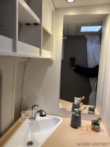 Autocamper LMC Innovan Pure 600 Auto. RFK Markise