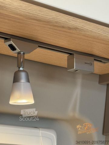 Autocamper LMC Innovan Pure 600 Auto. RFK Markise