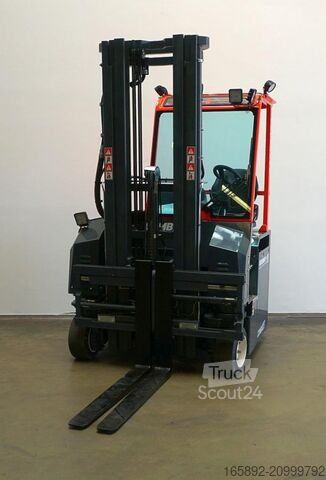 Carretilla retráctil de 4 vías Combilift CBE3000