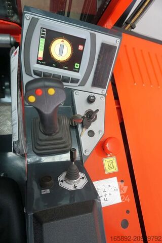 Carretilla retráctil de 4 vías Combilift CBE3000