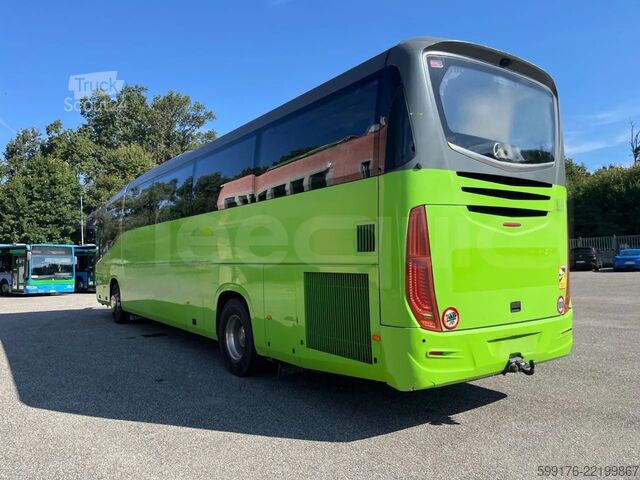 туристически автобус Irizar i6