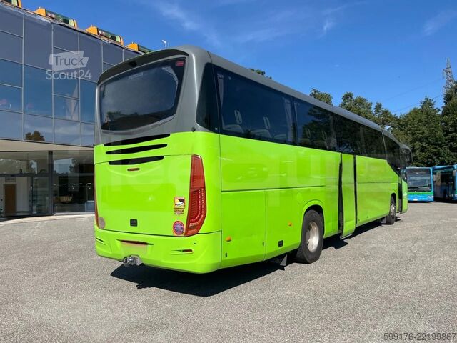 туристически автобус Irizar i6