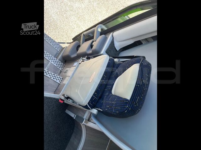 туристически автобус Irizar i6