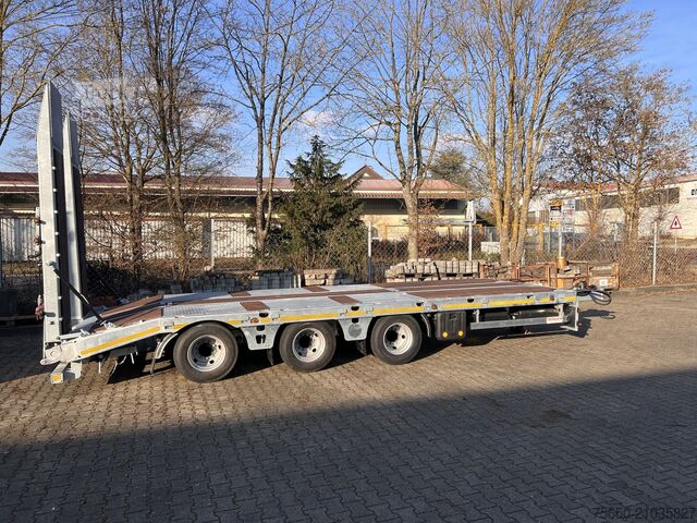 Dieplader oplegger Möslein TT 34 Zugrohr Gerade  34 t GG Tridem- Tieflader 3 Achs, gelenktNeufahrzeug