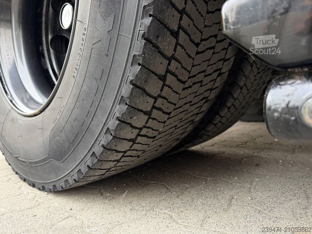 Standard tractor unit SCANIA S650 V8 Retarder ACC 2x Tank 1. Hand Vollausst.