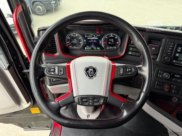 Standard tractor unit SCANIA S650 V8 Retarder ACC 2x Tank 1. Hand Vollausst.