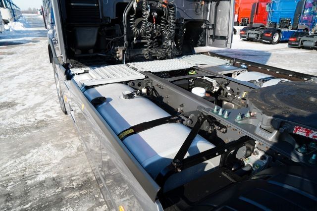 Standart çekici ünitesi VOLVO H 500 / PE?NY ADR / XXL / BOGATE WYPOSA?ENIE / O