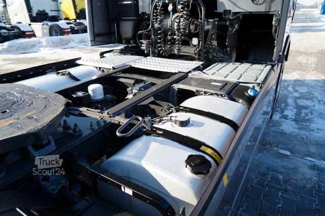 Standart çekici ünitesi VOLVO H 500 / PE?NY ADR / XXL / BOGATE WYPOSA?ENIE / O