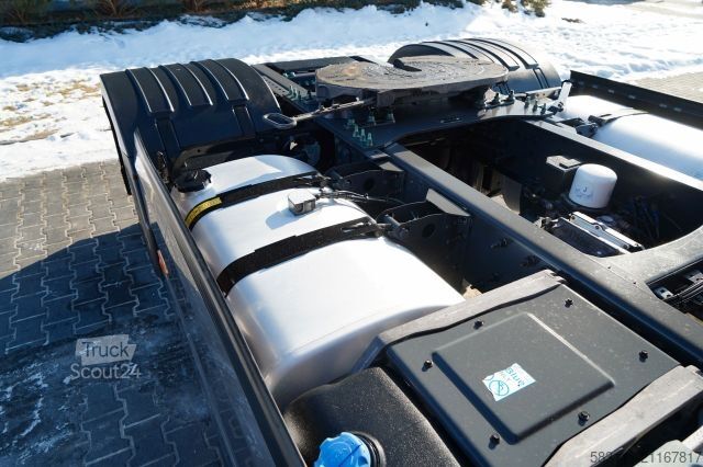 Standart çekici ünitesi VOLVO H 500 / PE?NY ADR / XXL / BOGATE WYPOSA?ENIE / O