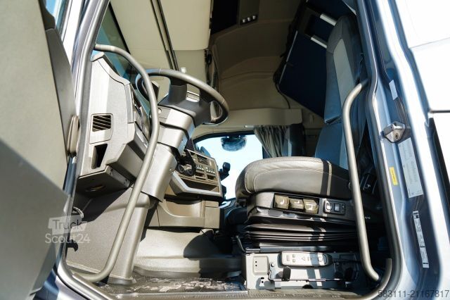 Standart çekici ünitesi VOLVO H 500 / PE?NY ADR / XXL / BOGATE WYPOSA?ENIE / O