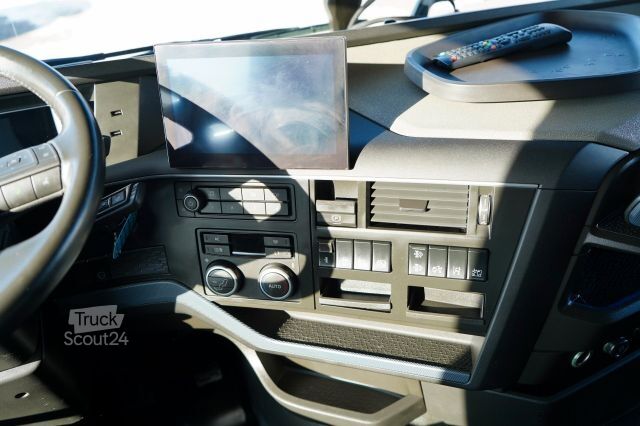 Standart çekici ünitesi VOLVO H 500 / PE?NY ADR / XXL / BOGATE WYPOSA?ENIE / O