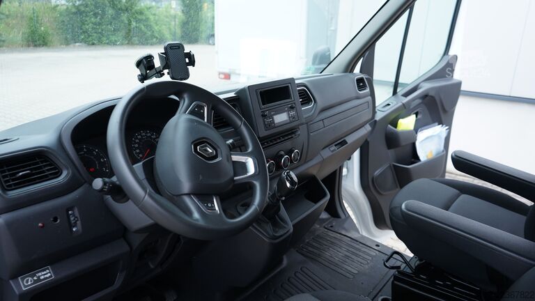Skriňová dodávka Renault Master III