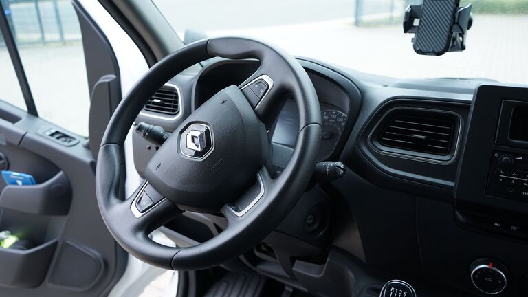 Skriňová dodávka Renault Master III