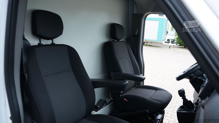 Skriňová dodávka Renault Master III