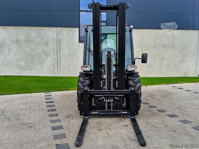 All-terrain forklift Manitou MC 30-4
