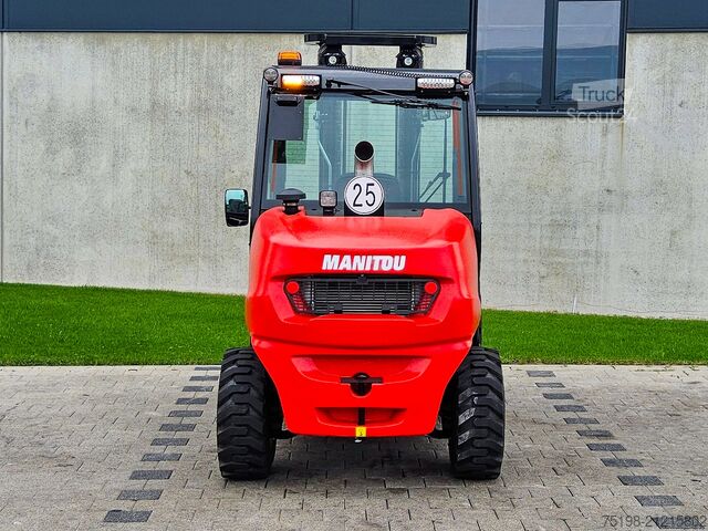 All-terrain forklift Manitou MC 30-4