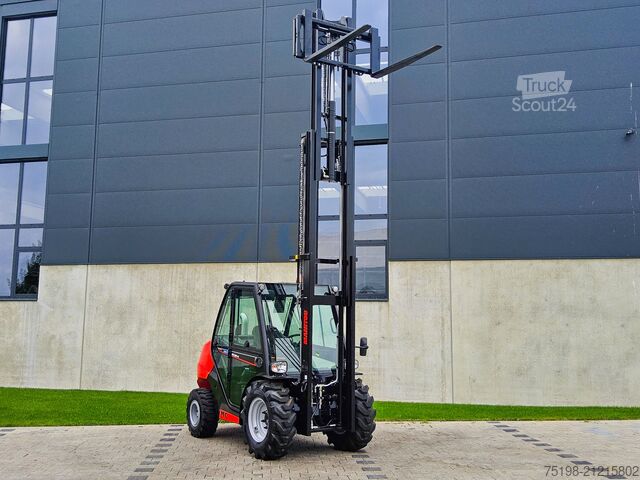 All-terrain forklift Manitou MC 30-4